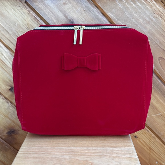 Handbags - Vintage Estée Lauder Makeup Bag